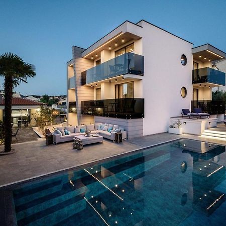 Luxury Apartments In Villa Curiera Malinska Ruang foto